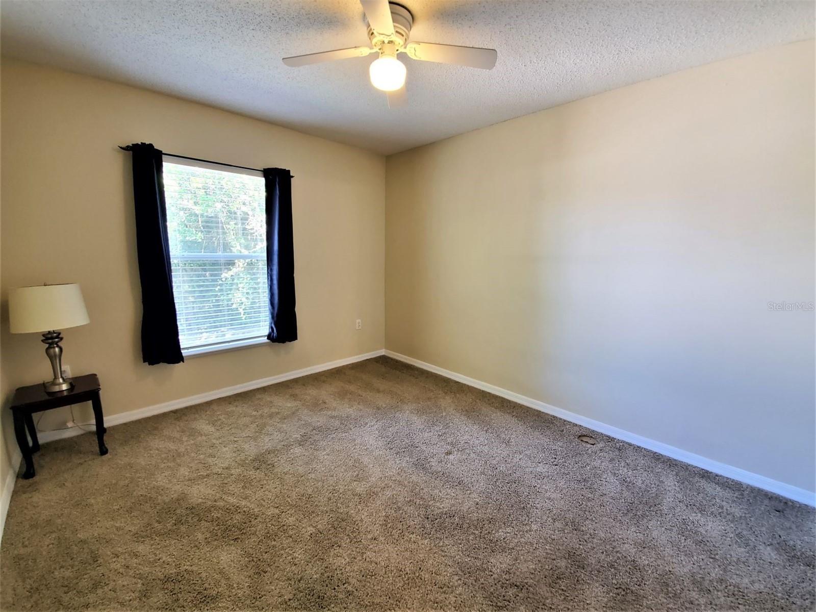 ASHBURN SQUARE TWNHMS - Residential