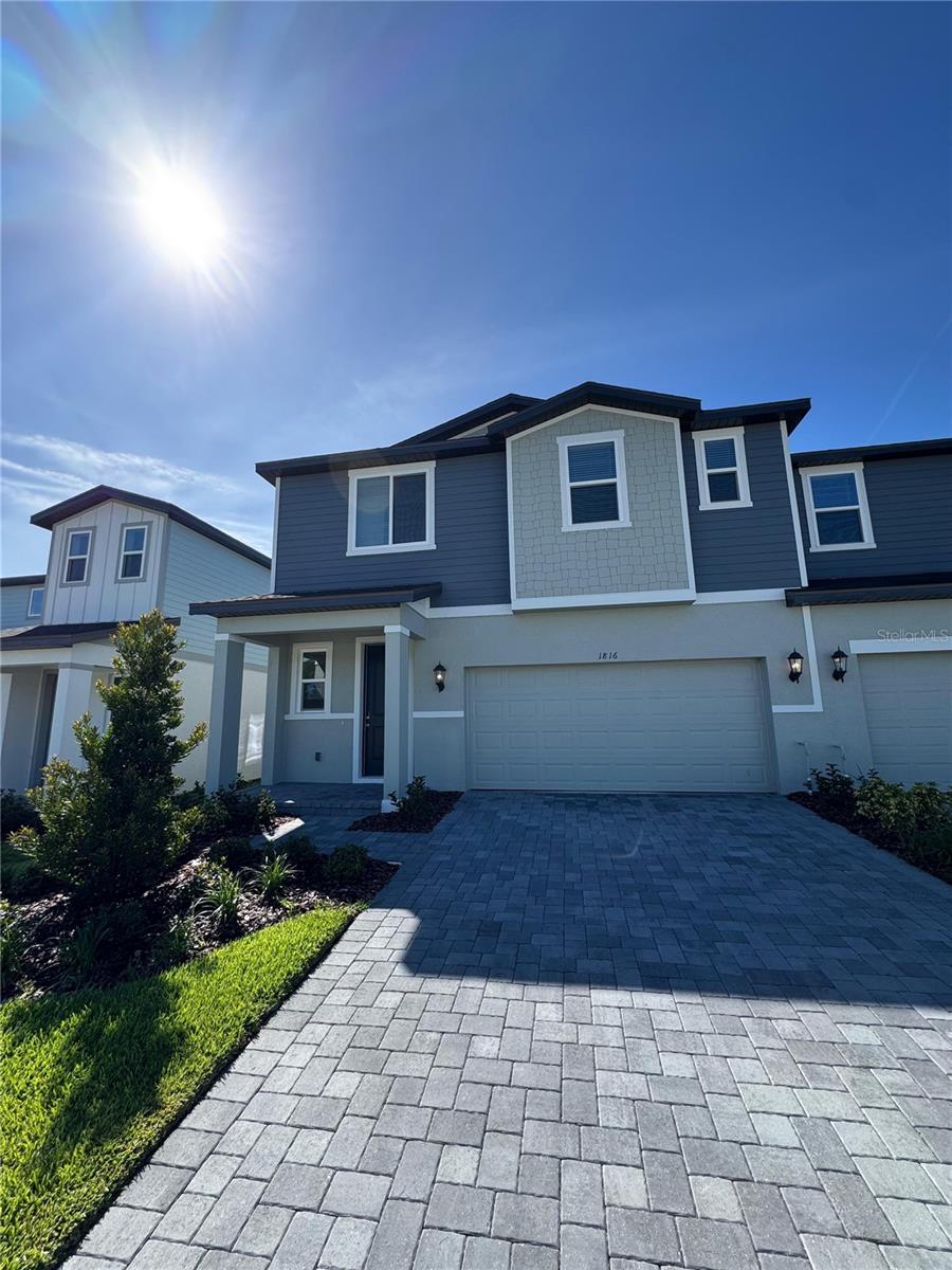 Incredible Opportunity – New Home in a Gated Community!
Be the first to live in this beautiful FENCED townhouse with 4 bedrooms, 3 full bathrooms, and 1 half bathroom, located in a secure and well-structured community!
Right at the entrance, a balcony invites you to relax. The living room has an open-concept design, integrating the living spaces in a modern and functional way. The kitchen is equipped with appliances, custom cabinetry, and a counter, ready for everyday use or special occasions.
All bedrooms are located on the upper floor, with built-in cabinets and carpeting, creating a cozy and private environment. There are 3 full bathrooms and a half bathroom, ideal for accommodating the family and entertaining with ease.
The garage accommodates two cars and has an automatic gate, ensuring convenience and security.
The community offers excellent infrastructure, with a swimming pool, playground, green areas, walking trails, and much more—perfect for those seeking tranquility without sacrificing convenience.
The location is also a big plus: with easy access to Florida's Turnpike, you'll be close to supermarkets, shops, restaurants, and a variety of services.
Don't miss this opportunity to live well. Schedule a visit and come see your new home!