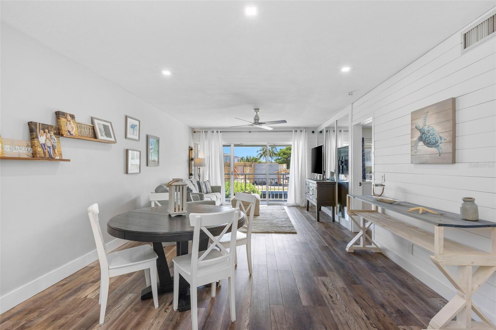 MARINA HARBOUR CONDO - Residential