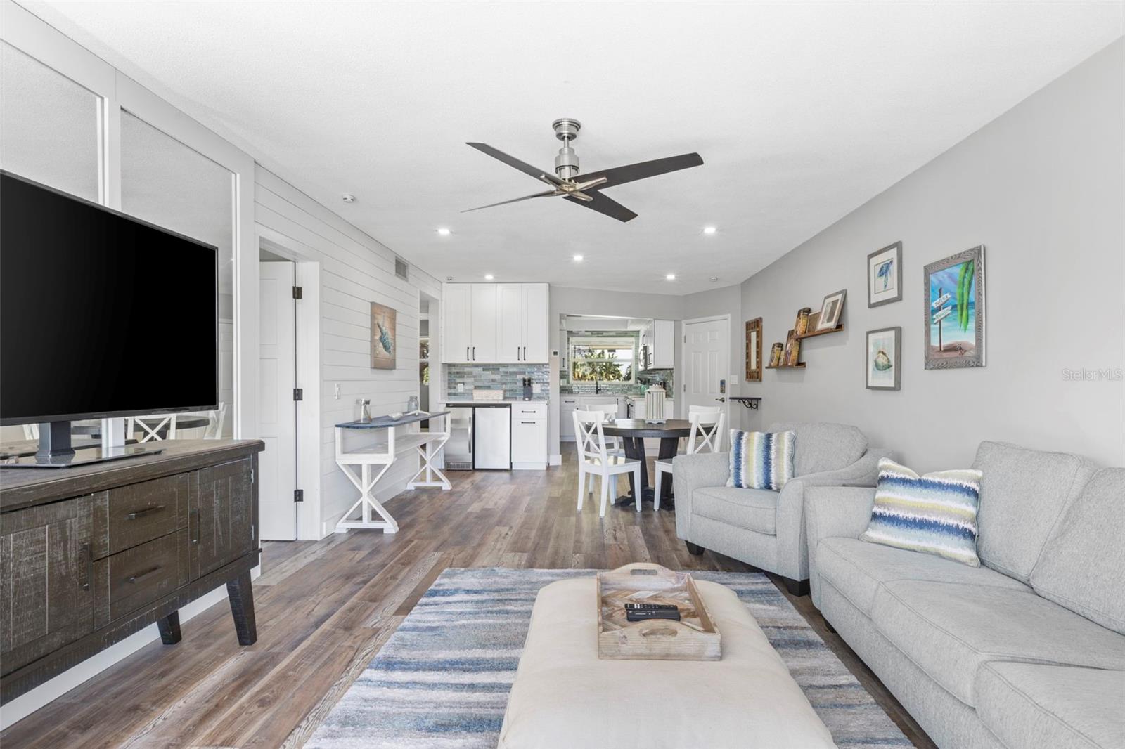 MARINA HARBOUR CONDO - Residential