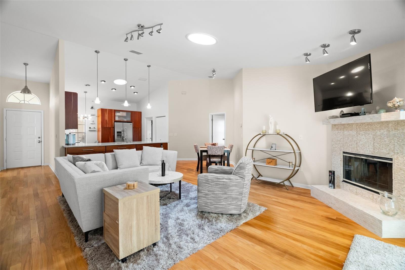 CREEKSIDE - Residential