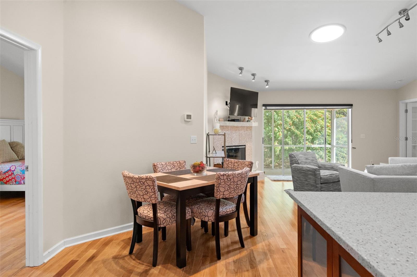 CREEKSIDE - Residential