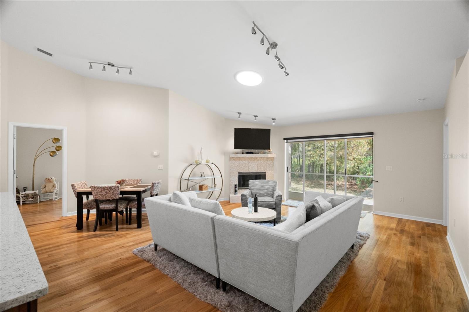 CREEKSIDE - Residential