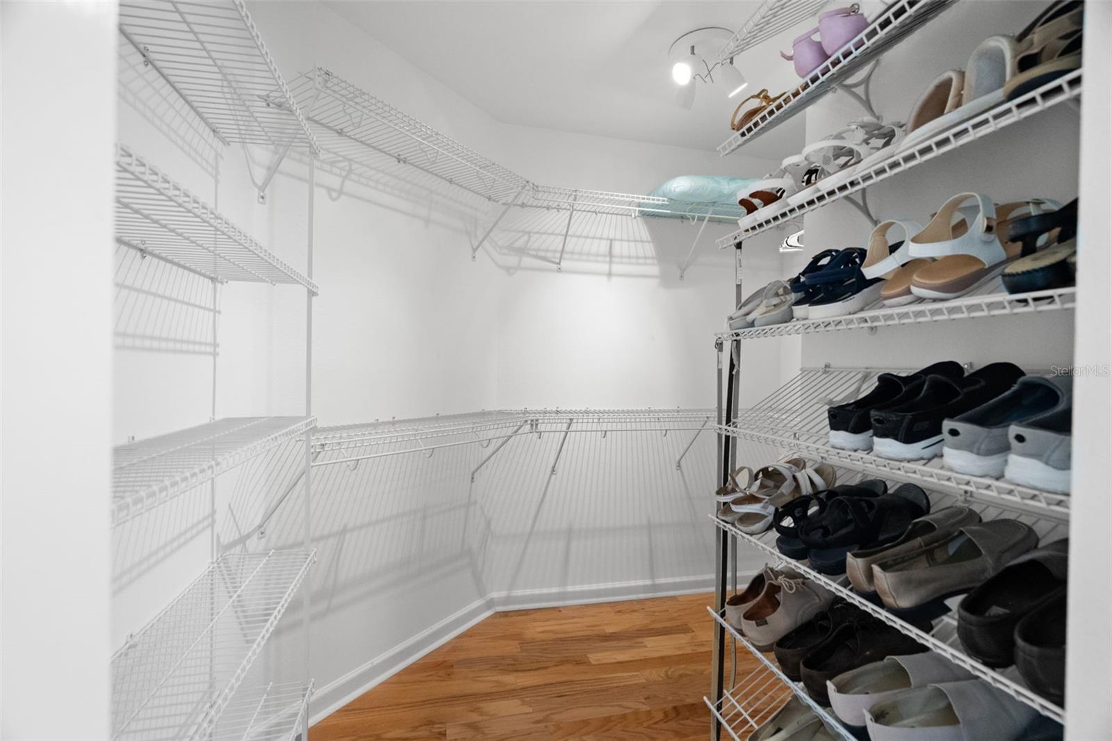 CREEKSIDE - Residential