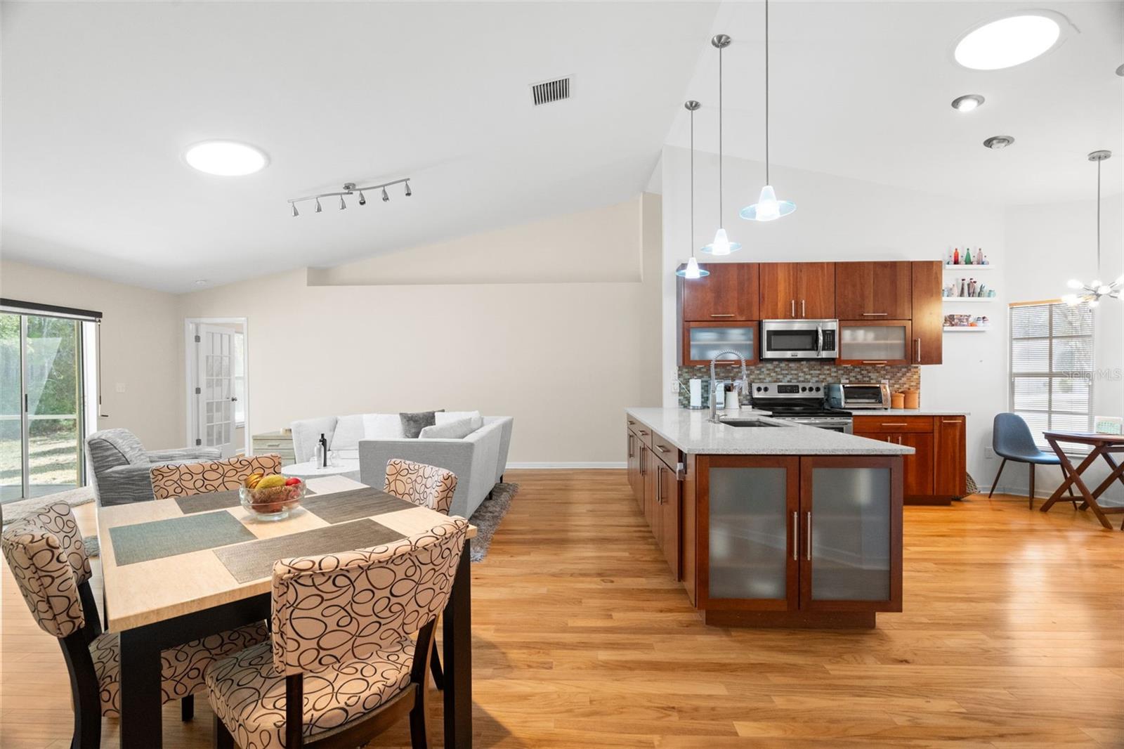 CREEKSIDE - Residential