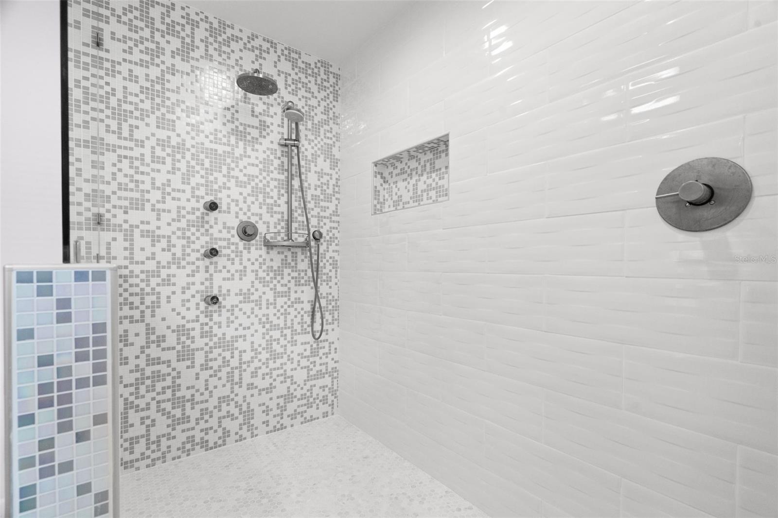 CREEKSIDE - Residential