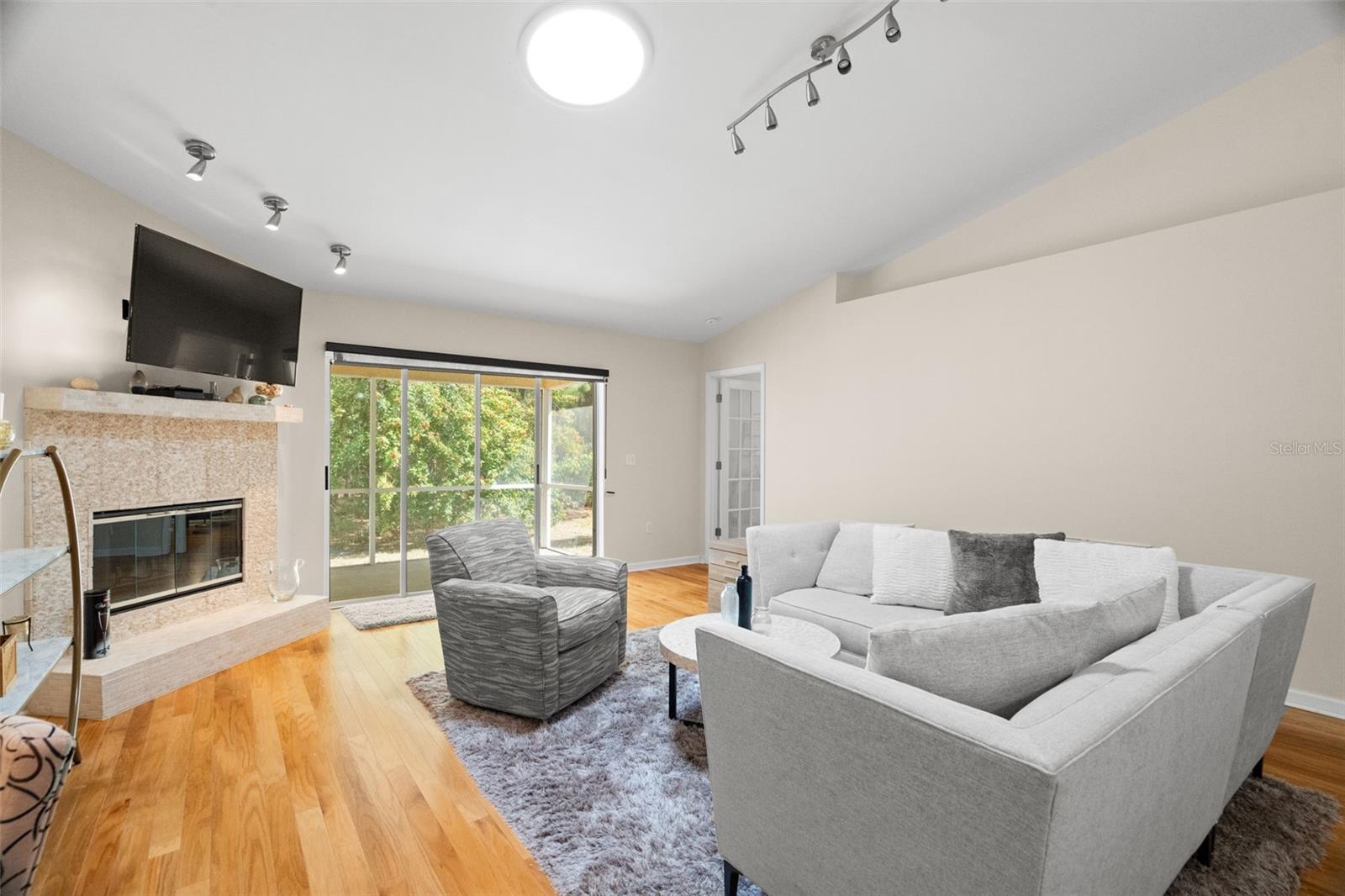 CREEKSIDE - Residential