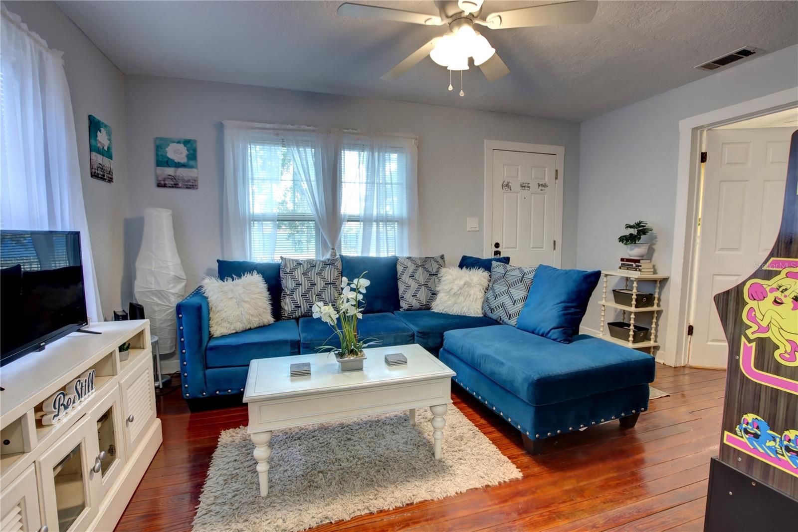 200 W 27TH STREET