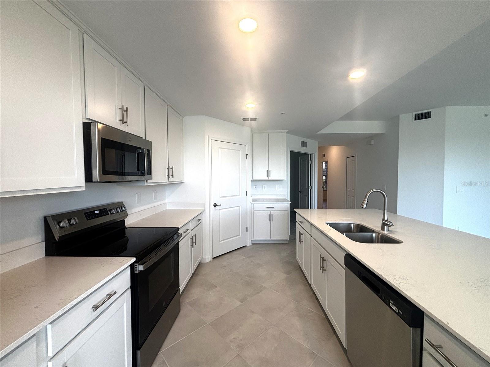 WELLEN GOLF & COUNTRY CLUB - Residential Lease