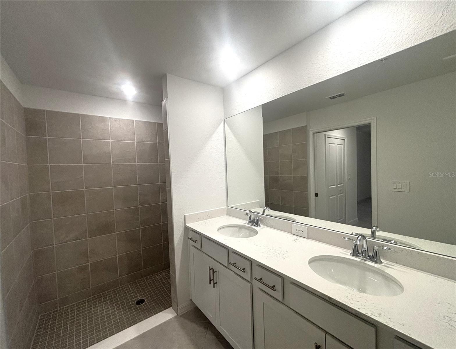 WELLEN GOLF & COUNTRY CLUB - Residential Lease