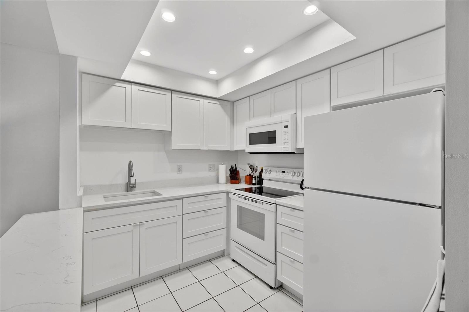 SUNSET PLAZA EAST APTS CONDO - Residential