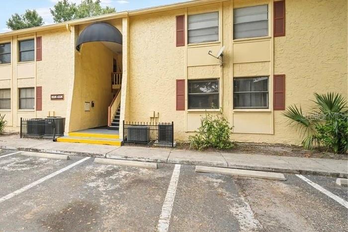 This spacious 3-bedroon 2-bathroom condo offers comfort, value and flexibility. This is the great option for anyone looking for a clean home move-in ready. Perfect for families' or roommates. Housing authority rental assistance approved.