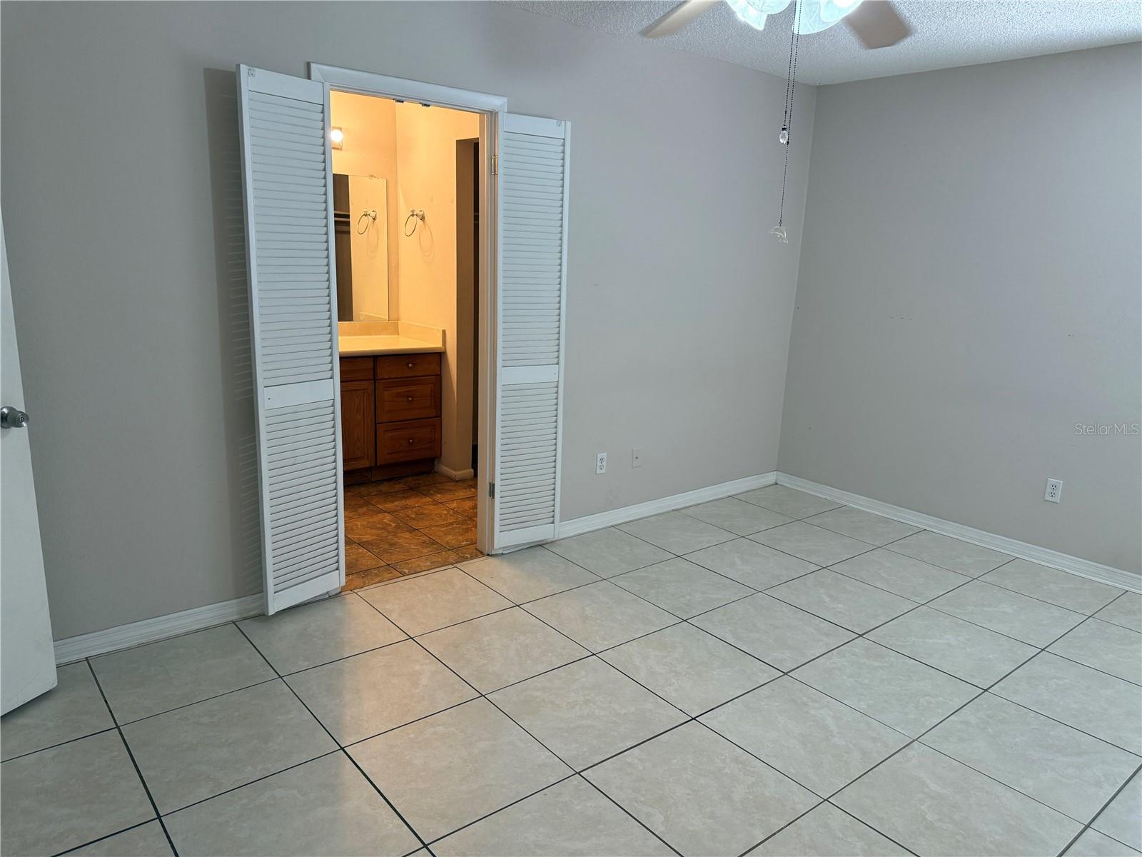 THE GREENS OF TOWNN COUNTRY - Residential Lease