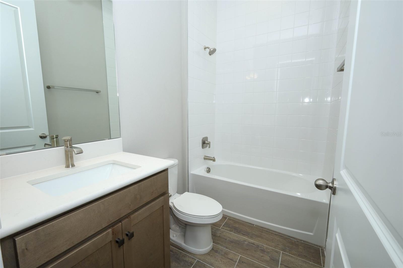 LAUREATE PK PCL N-2 PH 1 - Residential Lease