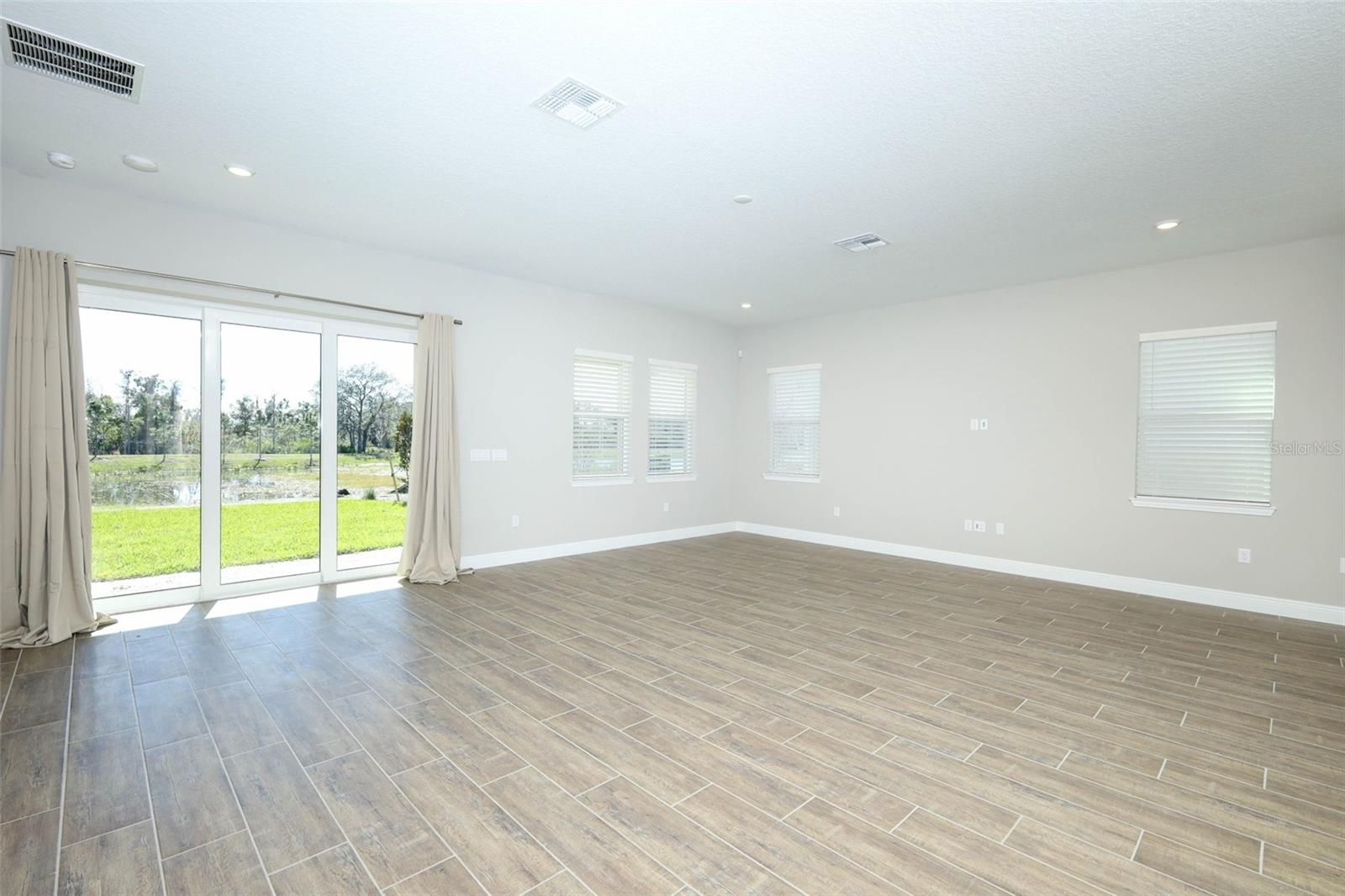 LAUREATE PK PCL N-2 PH 1 - Residential Lease