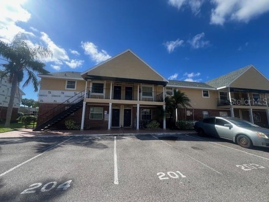 Great ground floor corner unit.  1 bedoom 1 bath condo.  Updated itchen with newer appliances. Inside laundry with washer and dryer.  The bathroom has newer tub/shower and single sink vanity.  Bedroom features walk in closet. Great use of space. Newer Laminated flooring though out with title kitchen flooring. Screened porch with viewing pond and pool backing onto conservation area. Enjoy the community pool, which also includes his and her Saunas in the clubhouse. Walk to the golf course or walk the boardwalk and enjoy the Florida Lifestyle! A Beautiful clubhouse with fireplace, bar area room with gym quality equipment.  Small pets welcome. Is located a few miles from our award winning beaches, parks, and recreational facilities and shopping. East Bay Golf course is adjacent to Venetia Country Club. Buyer to verify all reoom sizes.