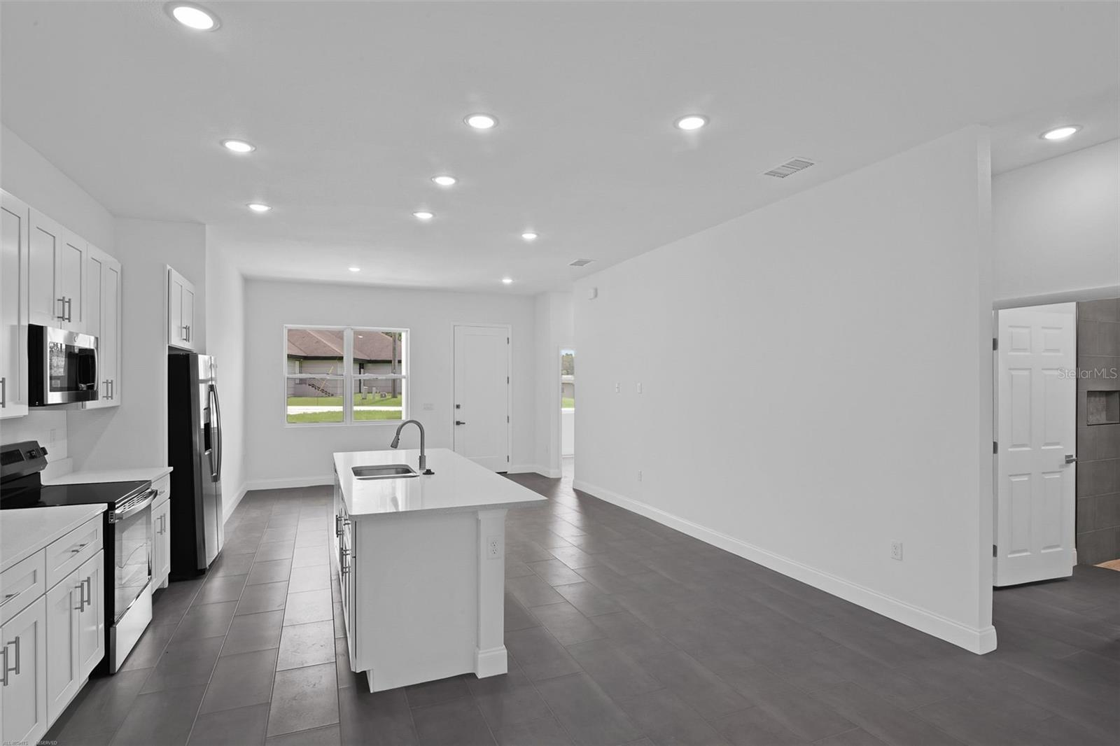 RAINBOW LAKES ESTATE - Residential