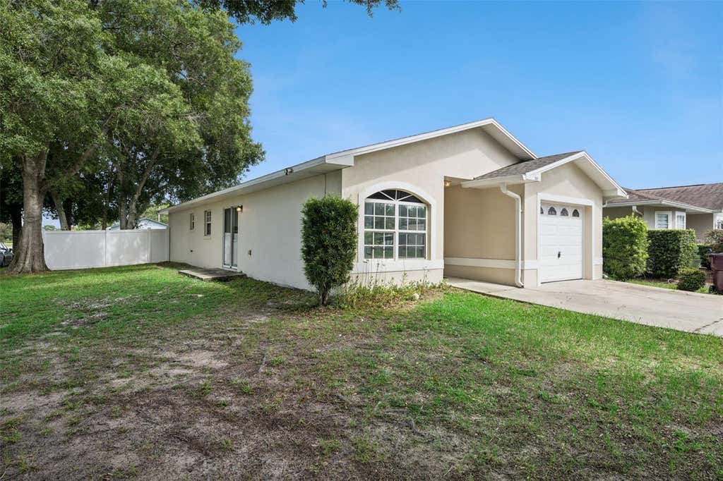 Photo of 1601 Wyoming Avenue, Saint Cloud, FL 34769 (MLS # O6431441)