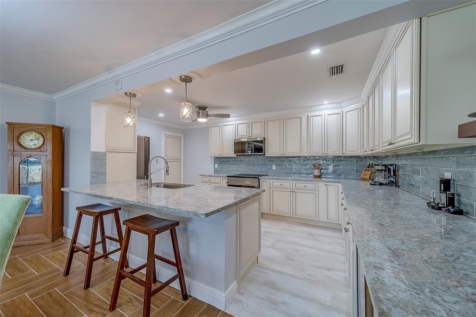 100 BLUFF VIEW DRIVE 110C