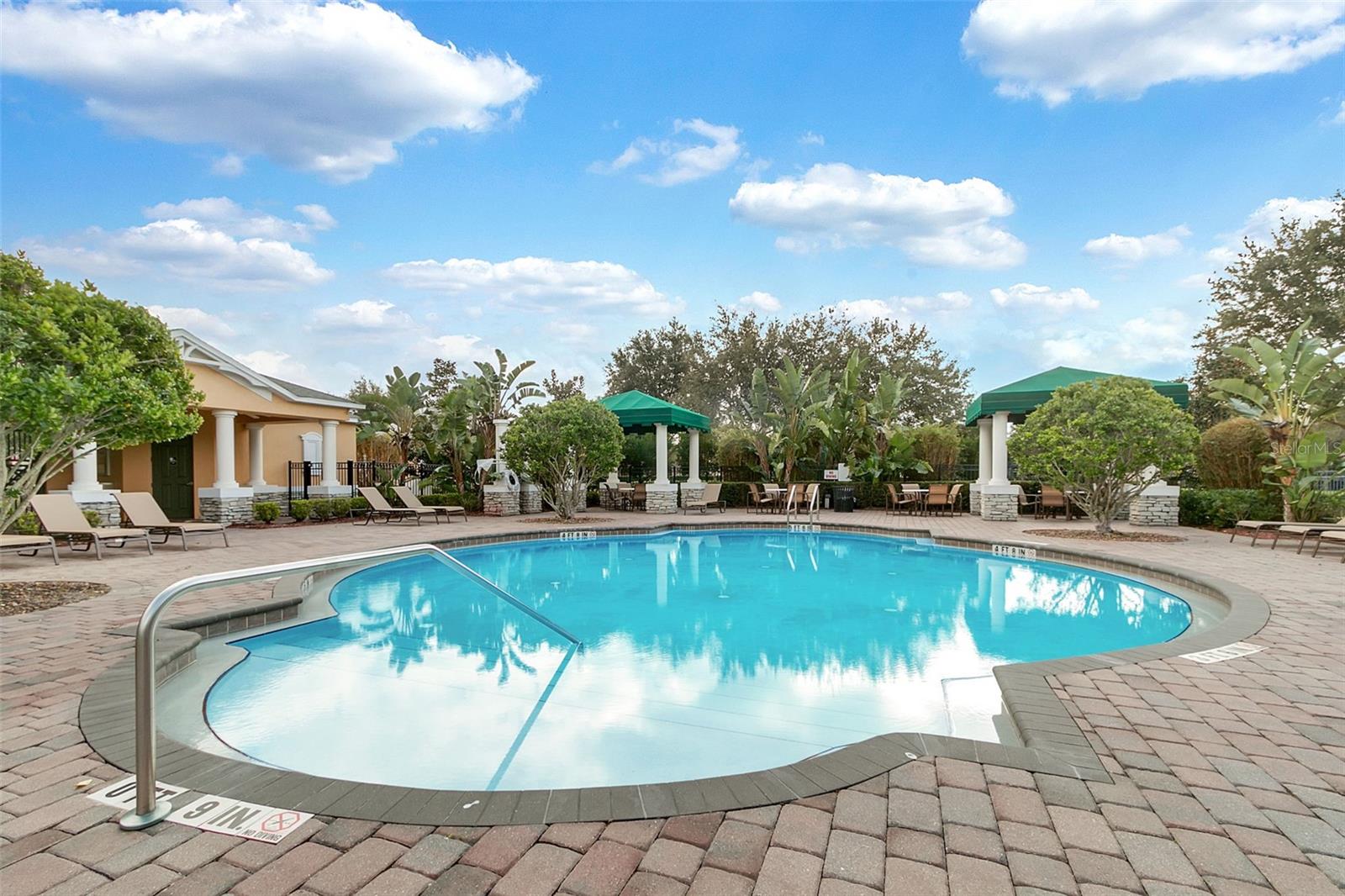 PRESTON SQUARE - Residential