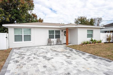 Photo of 2909 W Dewey Street, Tampa, FL 33607 (MLS # TB8481048)