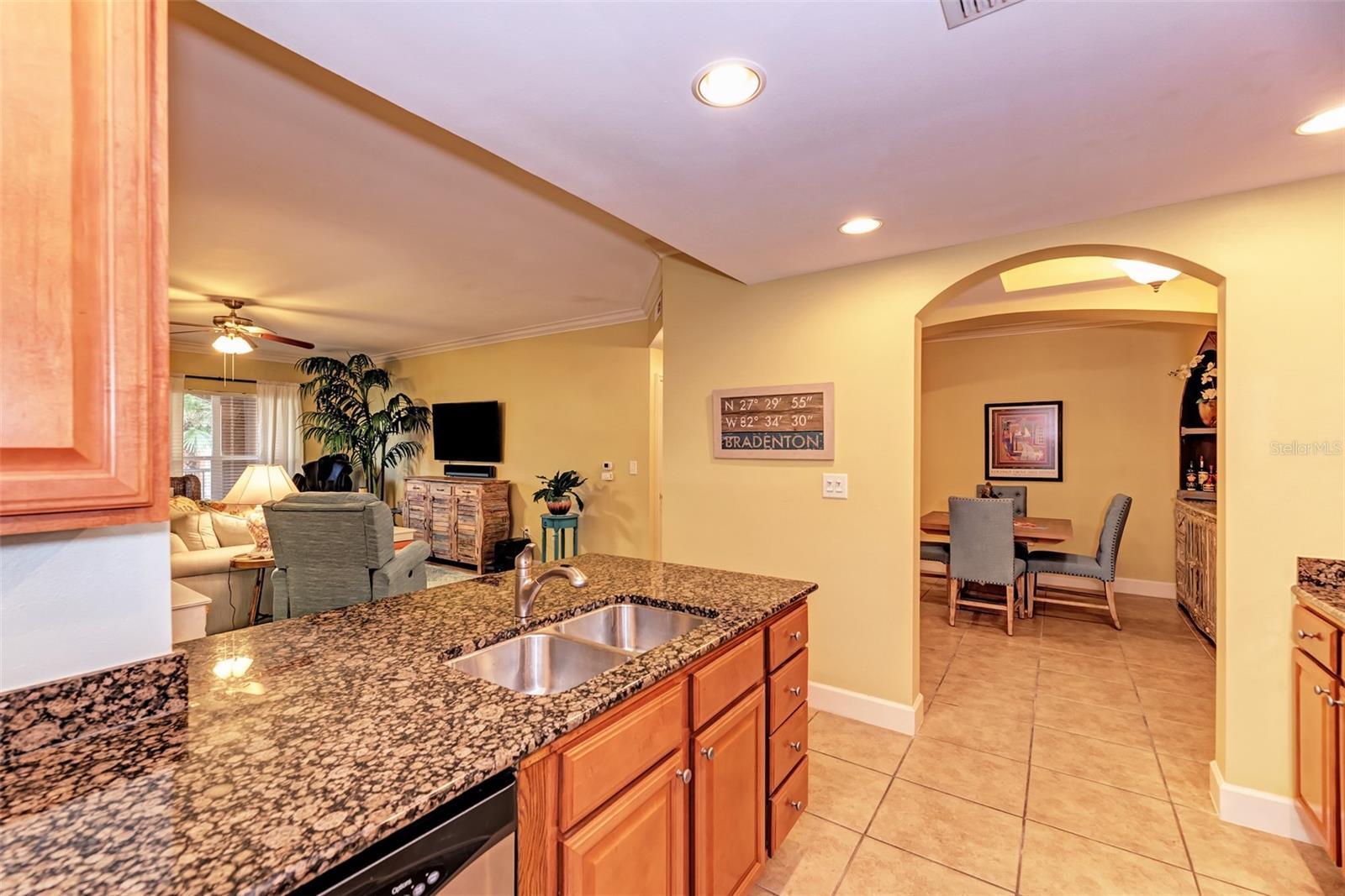 RIVER DANCE A CONDO OR1960/4183 - Residential Lease