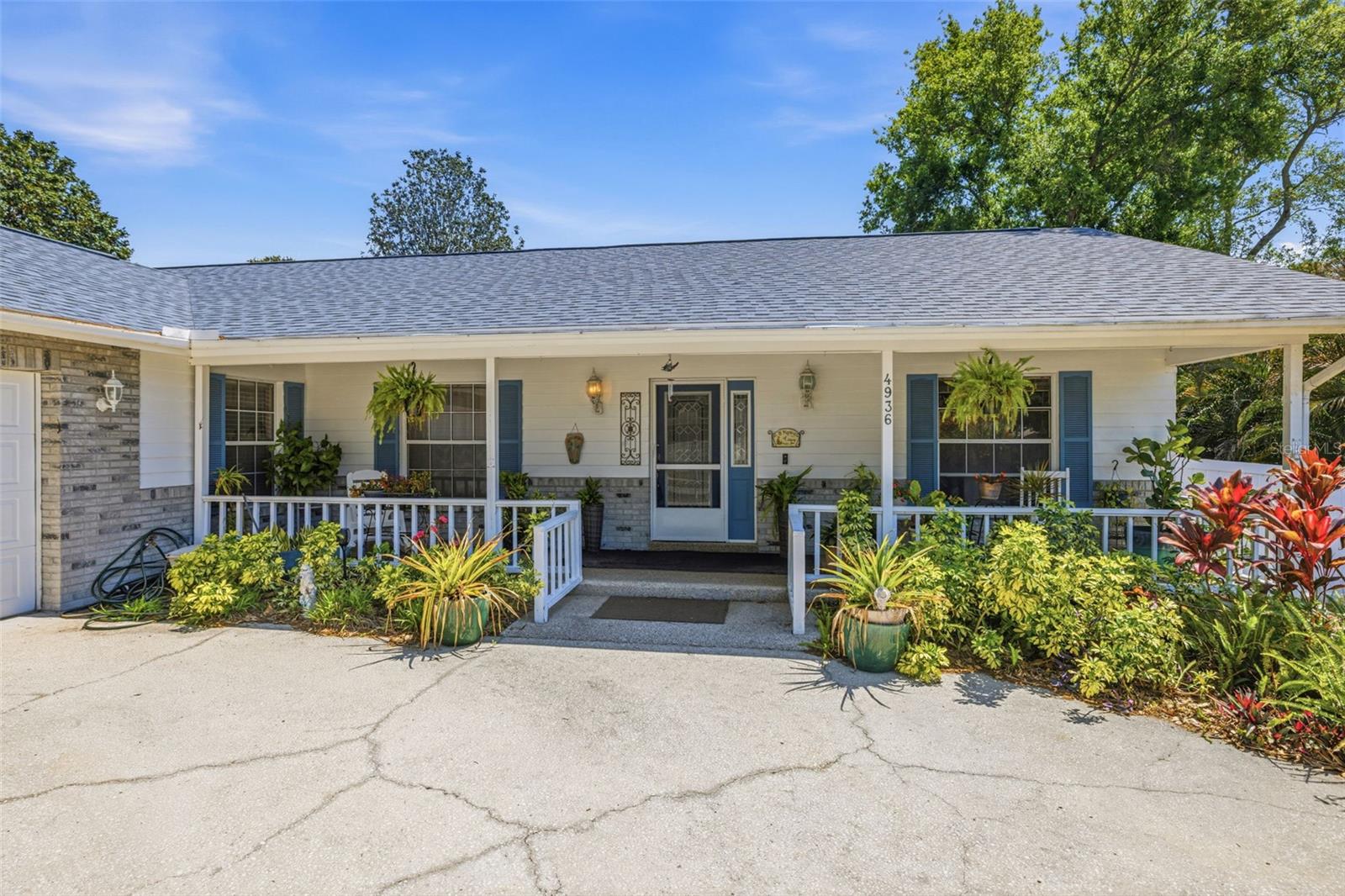 LAKE VALENCIA - - Residential