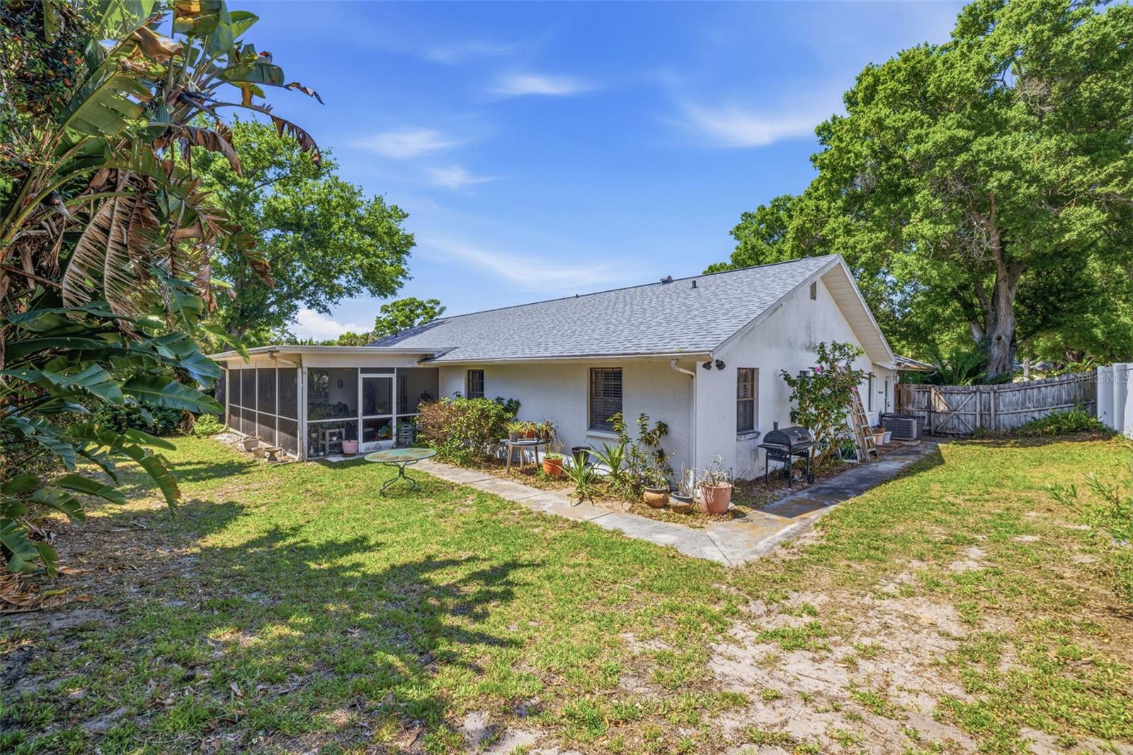 LAKE VALENCIA - - Residential