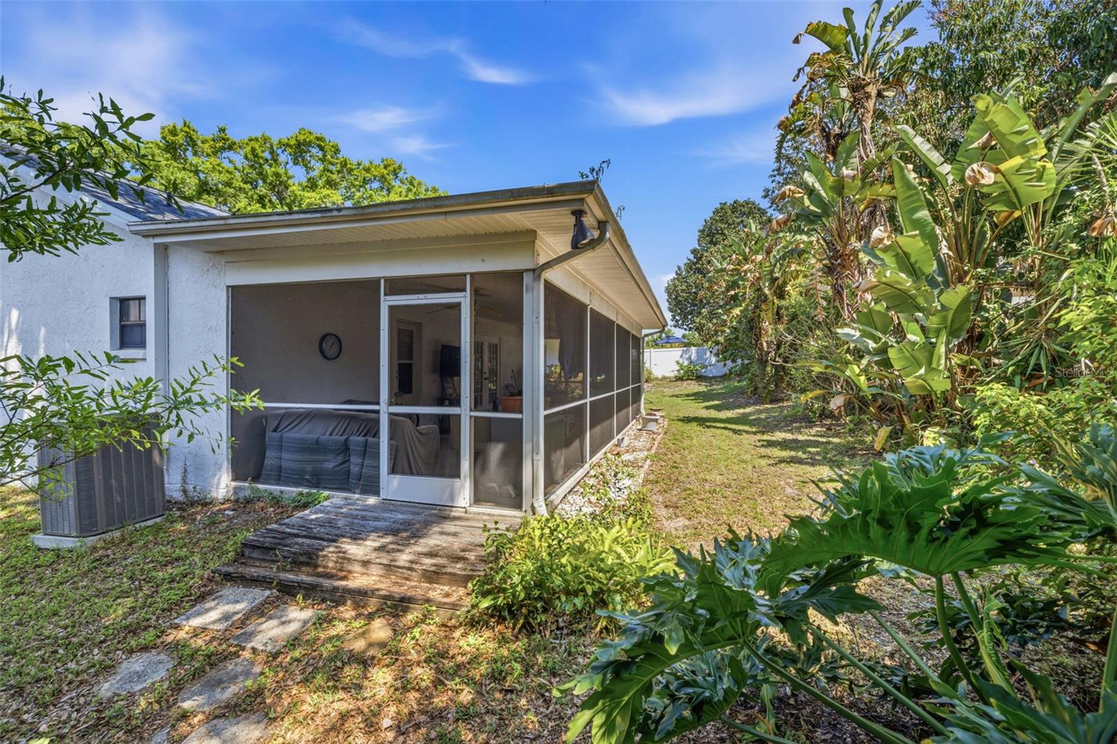 LAKE VALENCIA - - Residential