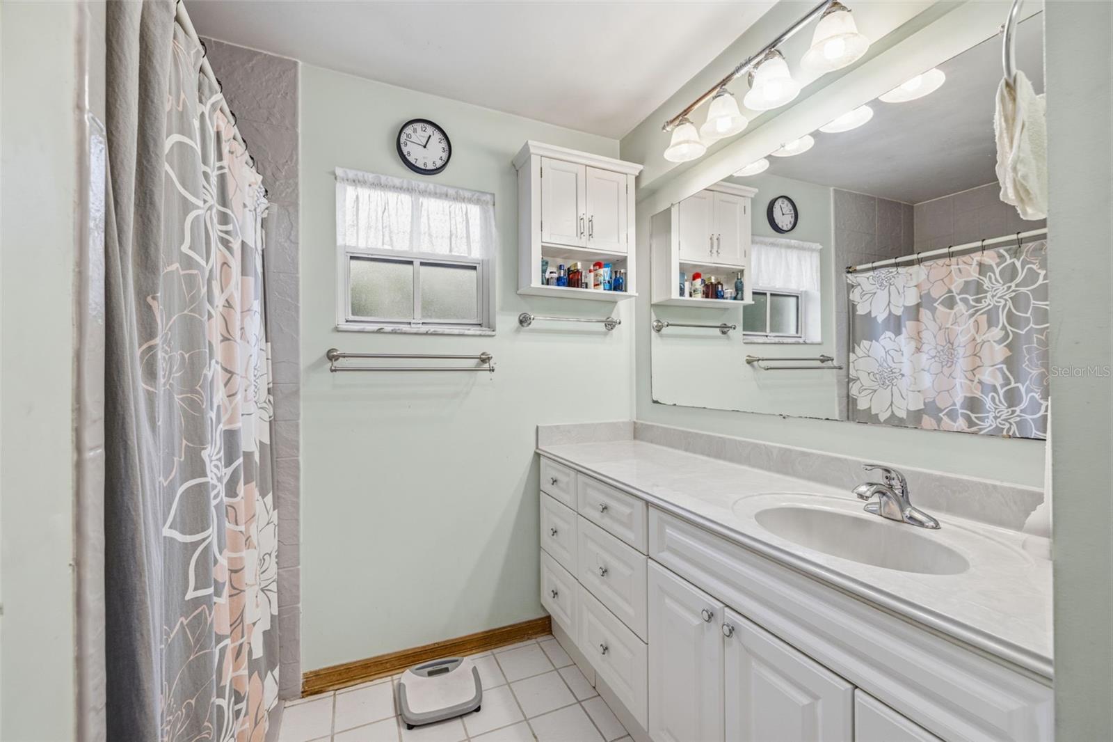 LAKE VALENCIA - - Residential