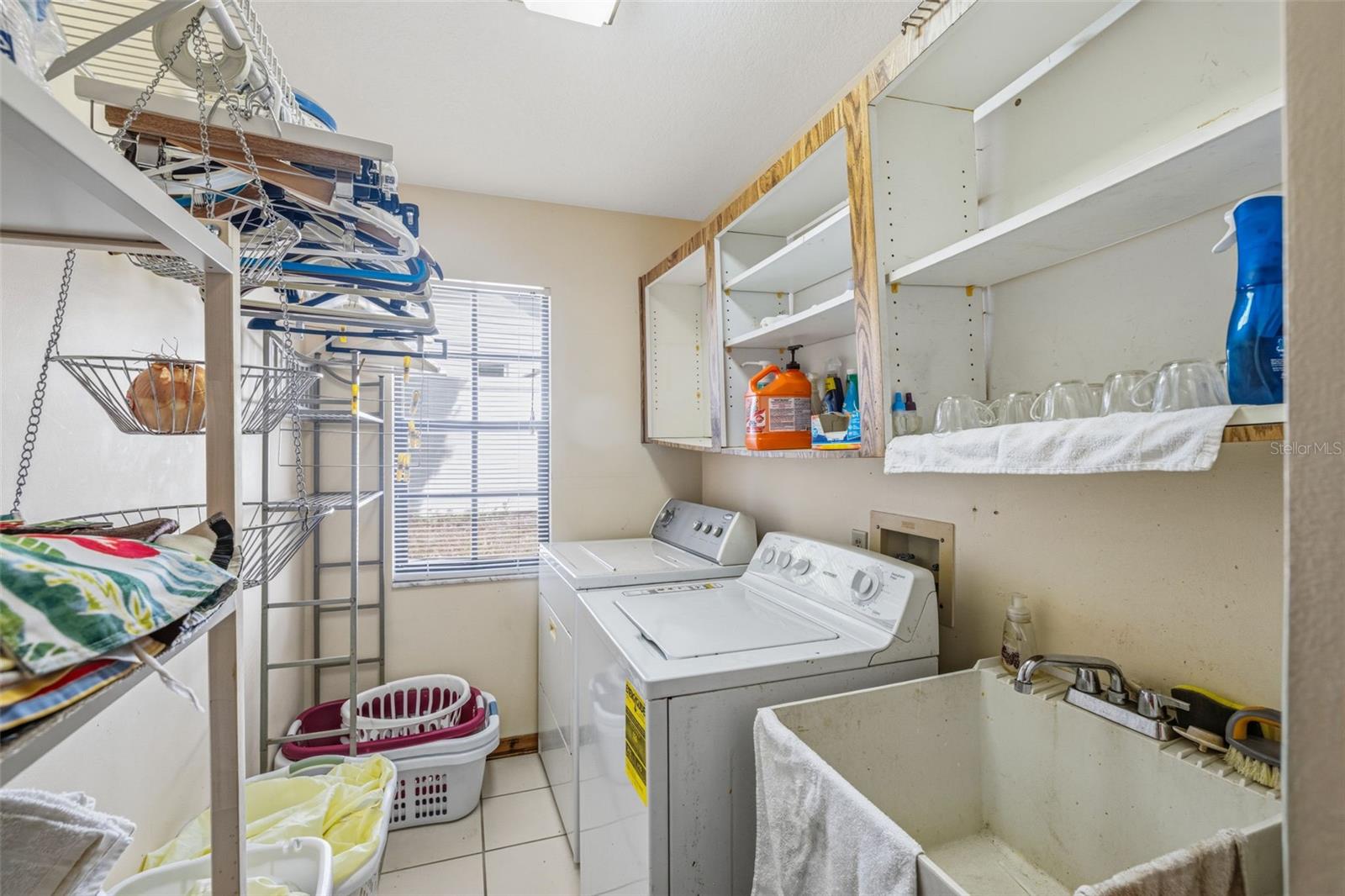 LAKE VALENCIA - - Residential