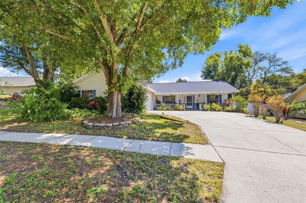 Photo of 4936 Mineola Place, Palm Harbor, FL 34684 (MLS # TB8492336)