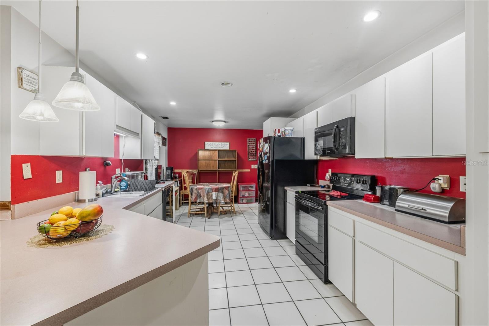 LAKE VALENCIA - - Residential