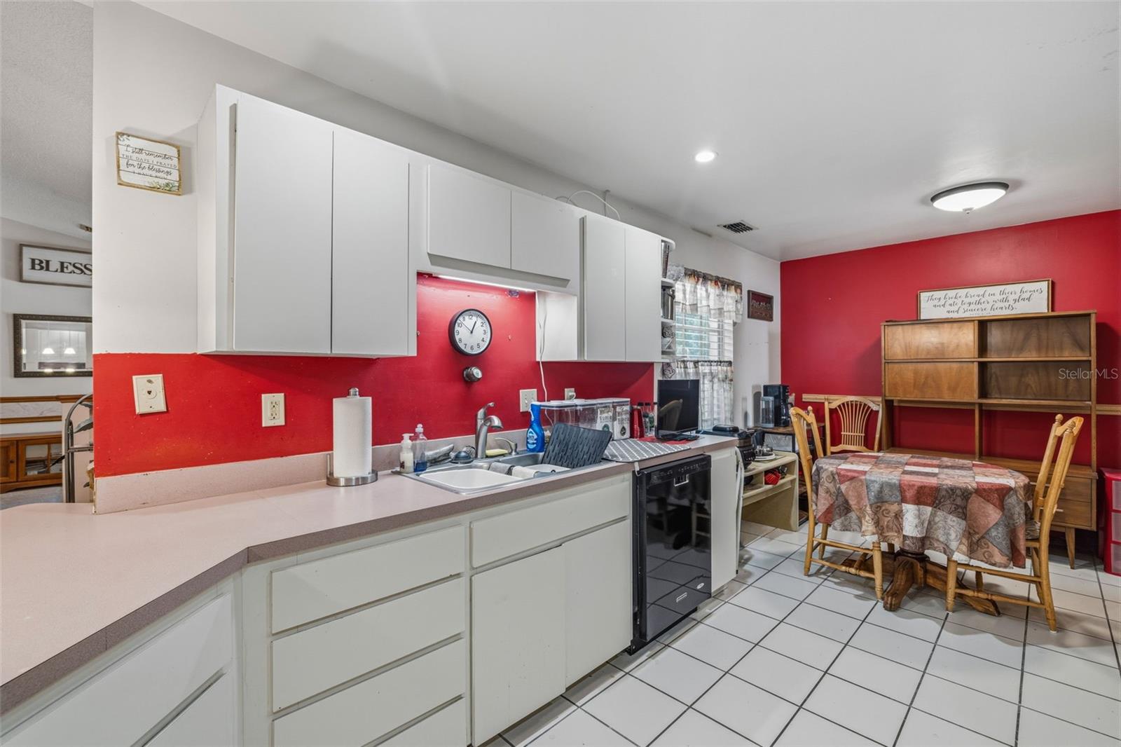 LAKE VALENCIA - - Residential