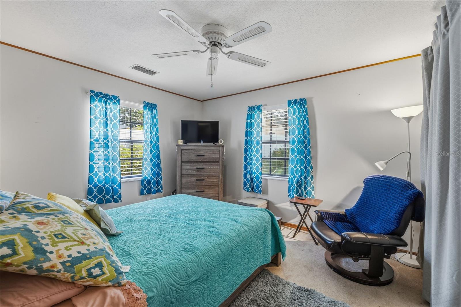 LAKE VALENCIA - - Residential