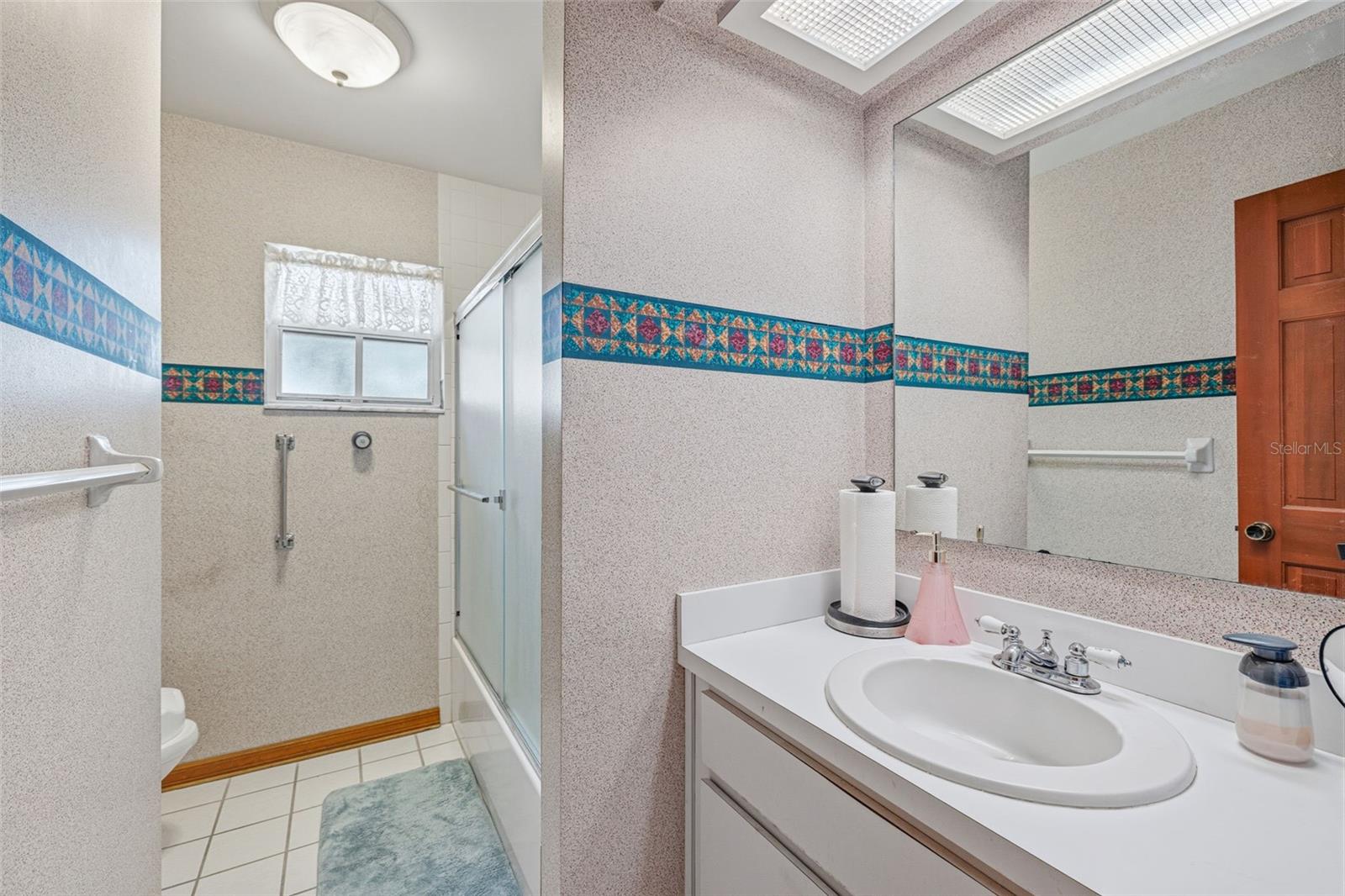 LAKE VALENCIA - - Residential