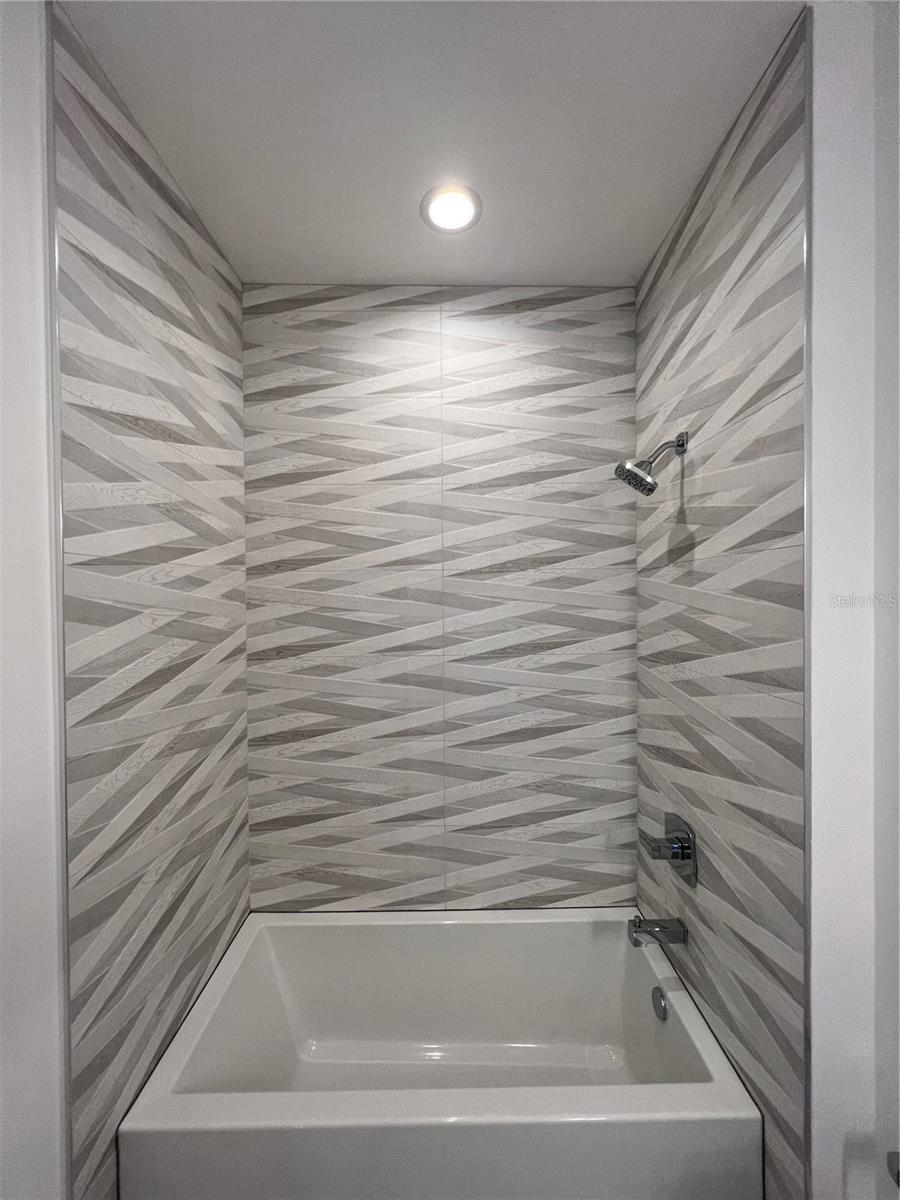 LAKESIDE LTS - Residential