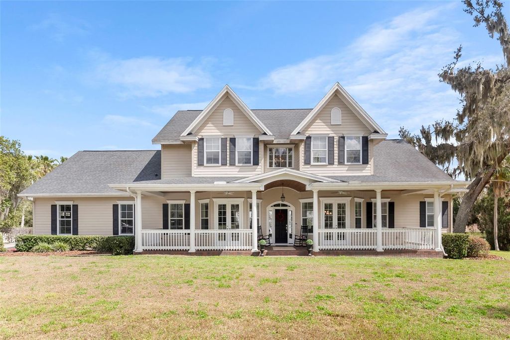 Photo of 10913 Brigann Yard Way, Thonotosassa, FL 33592 (MLS # TB8479239)