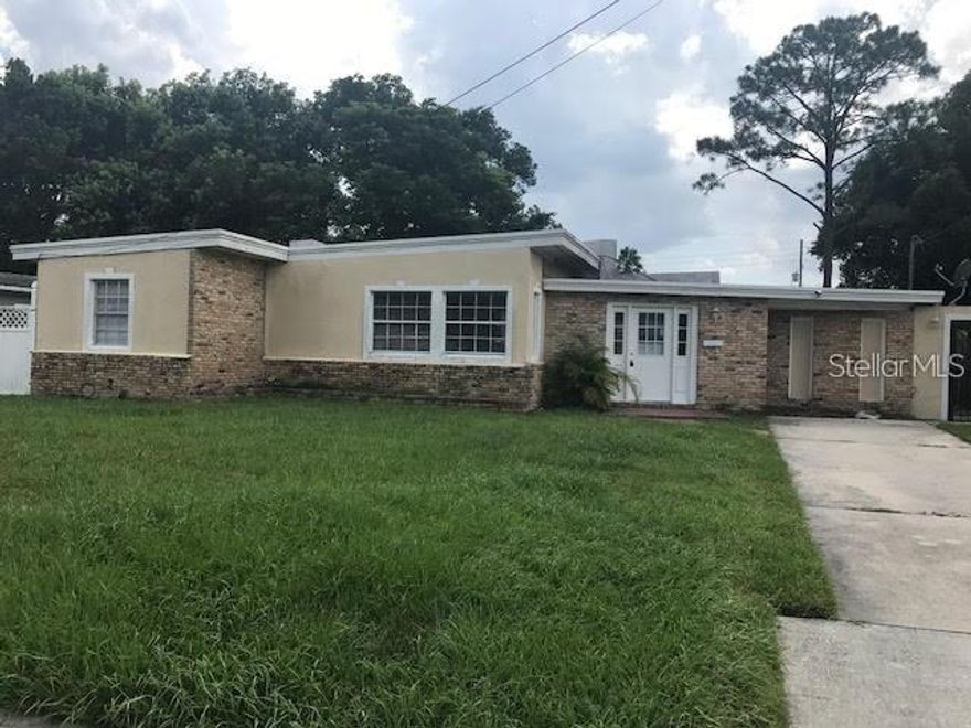 Pool Home in Orlando. 3 Bedroom and 2 Baths. Must See!
