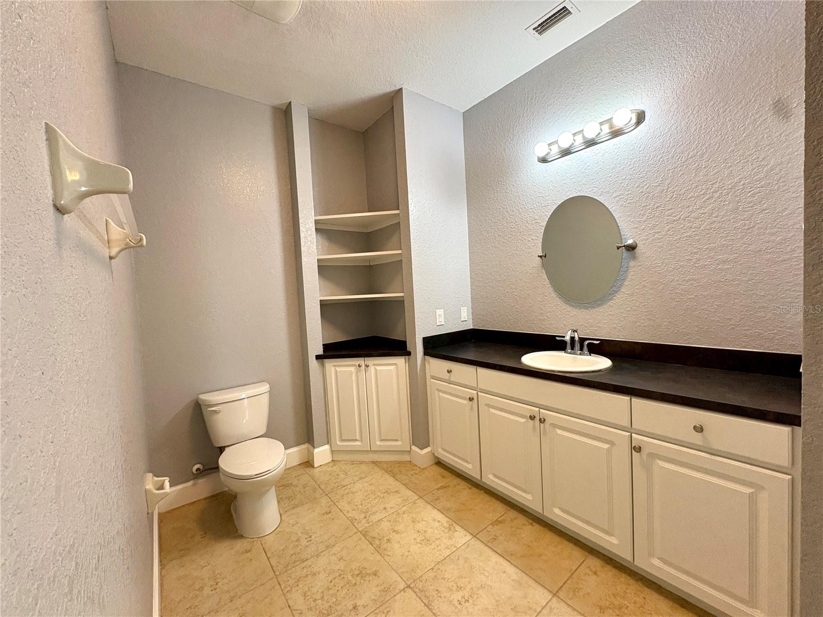 ALEXANDER WOODS TWNHMS - Residential Lease