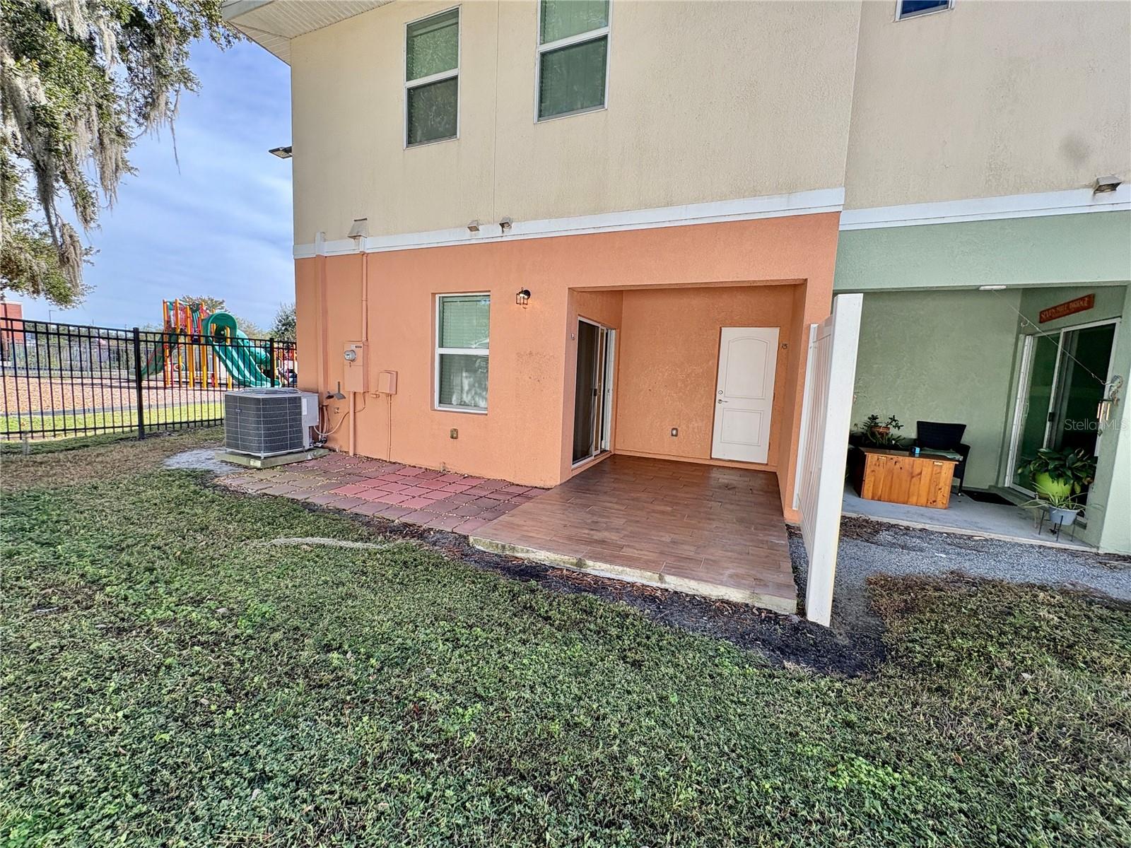 ALEXANDER WOODS TWNHMS - Residential Lease