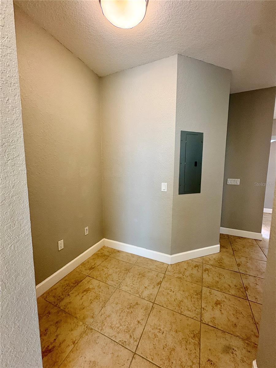 ALEXANDER WOODS TWNHMS - Residential Lease