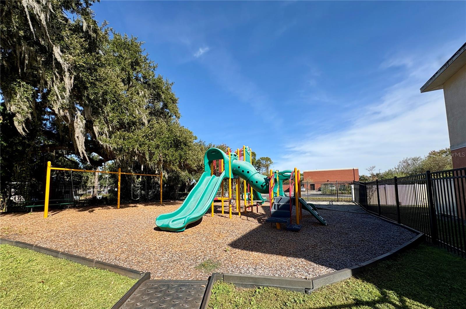 ALEXANDER WOODS TWNHMS - Residential Lease