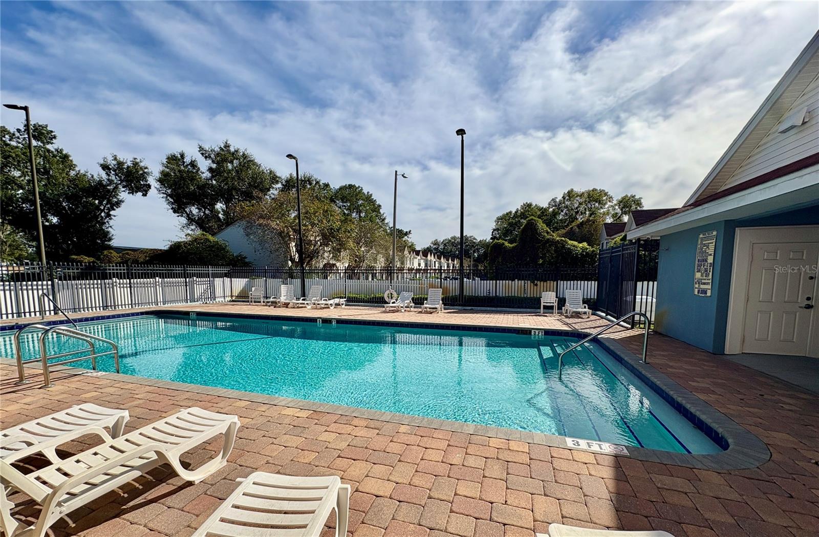 ALEXANDER WOODS TWNHMS - Residential Lease