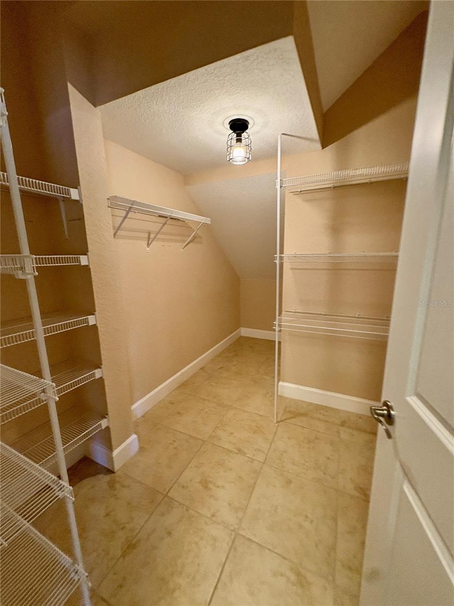 ALEXANDER WOODS TWNHMS - Residential Lease