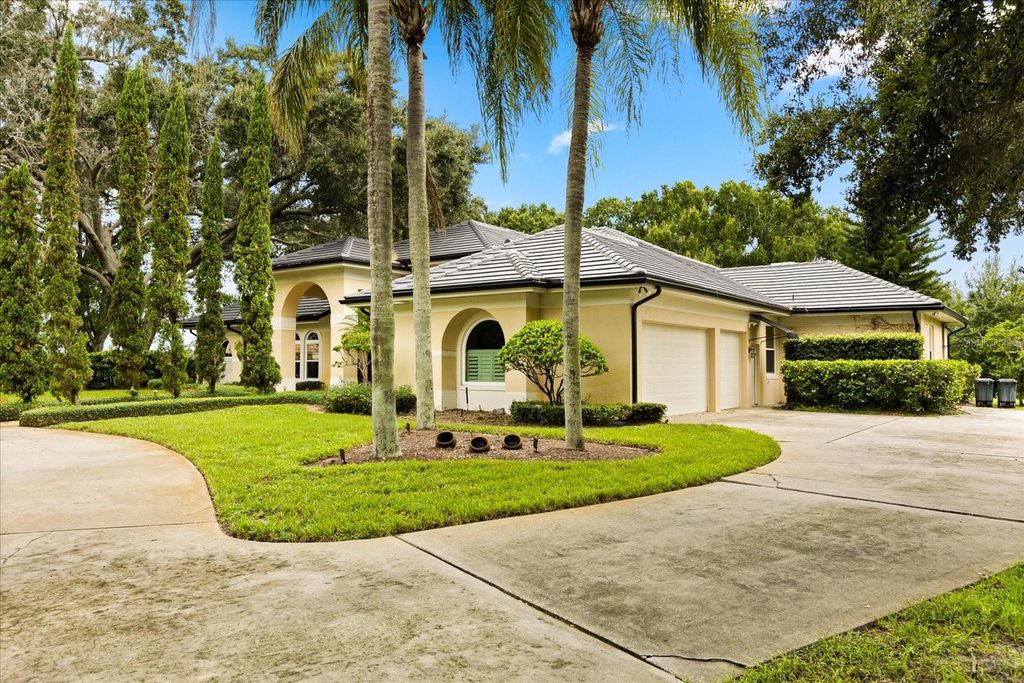 Photo of 13123 Luntz Point Lane, Windermere, FL 34786 (MLS # O6382394)