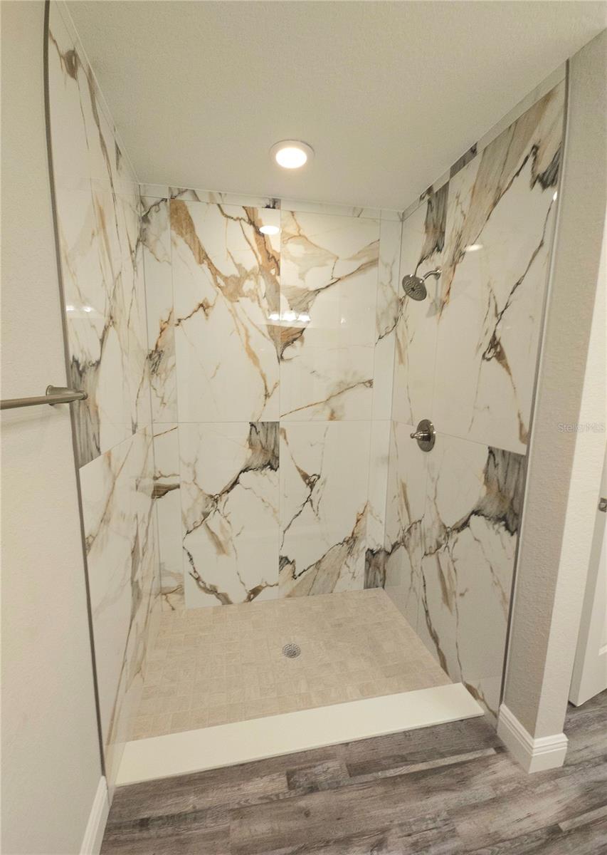 SILVER SPGS SHORES UN 19 - Residential Lease