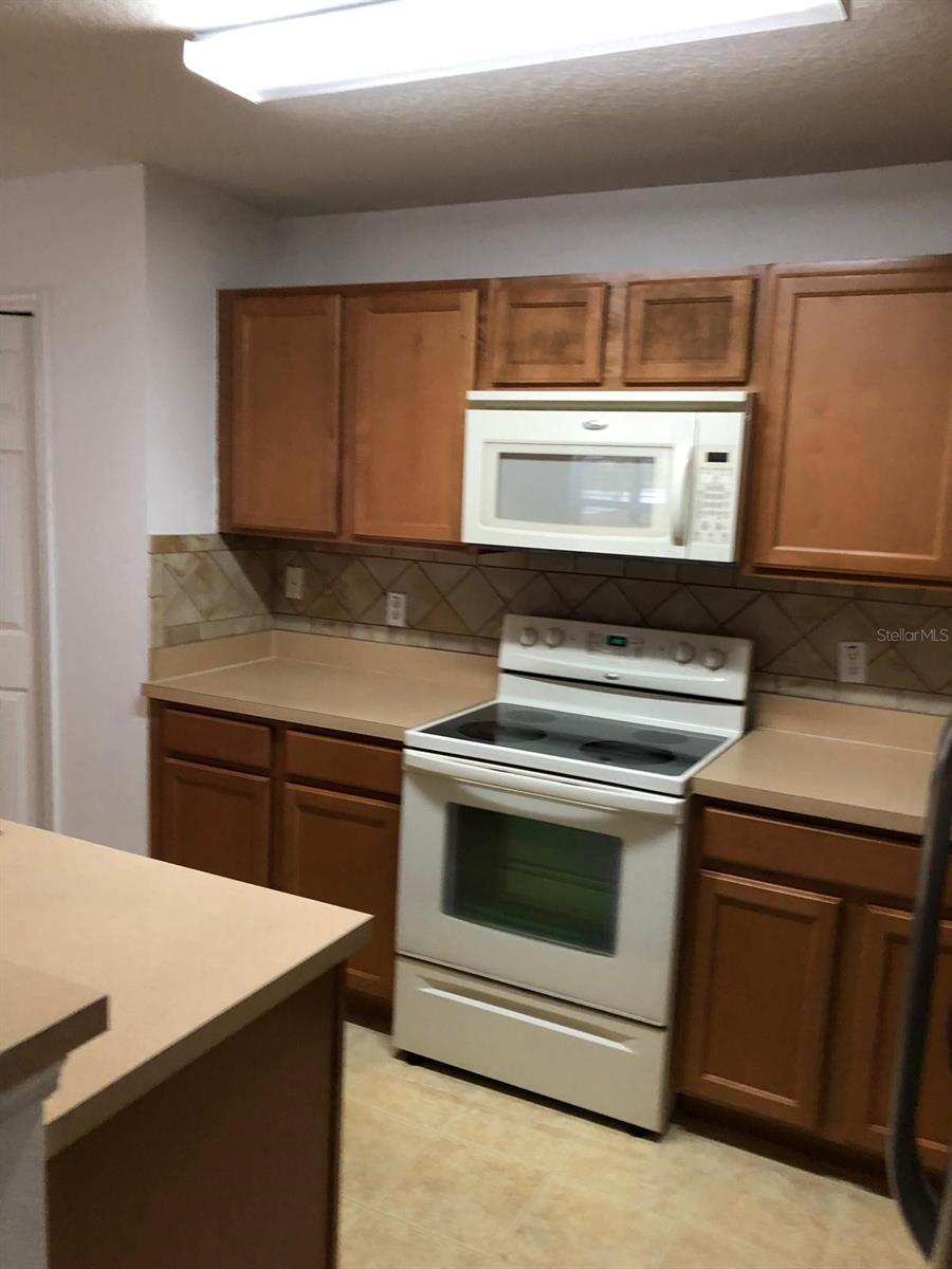214 ARTISAN STREET J
