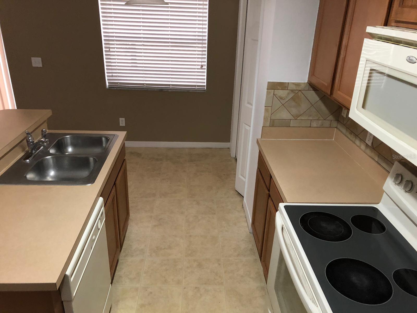214 ARTISAN STREET J