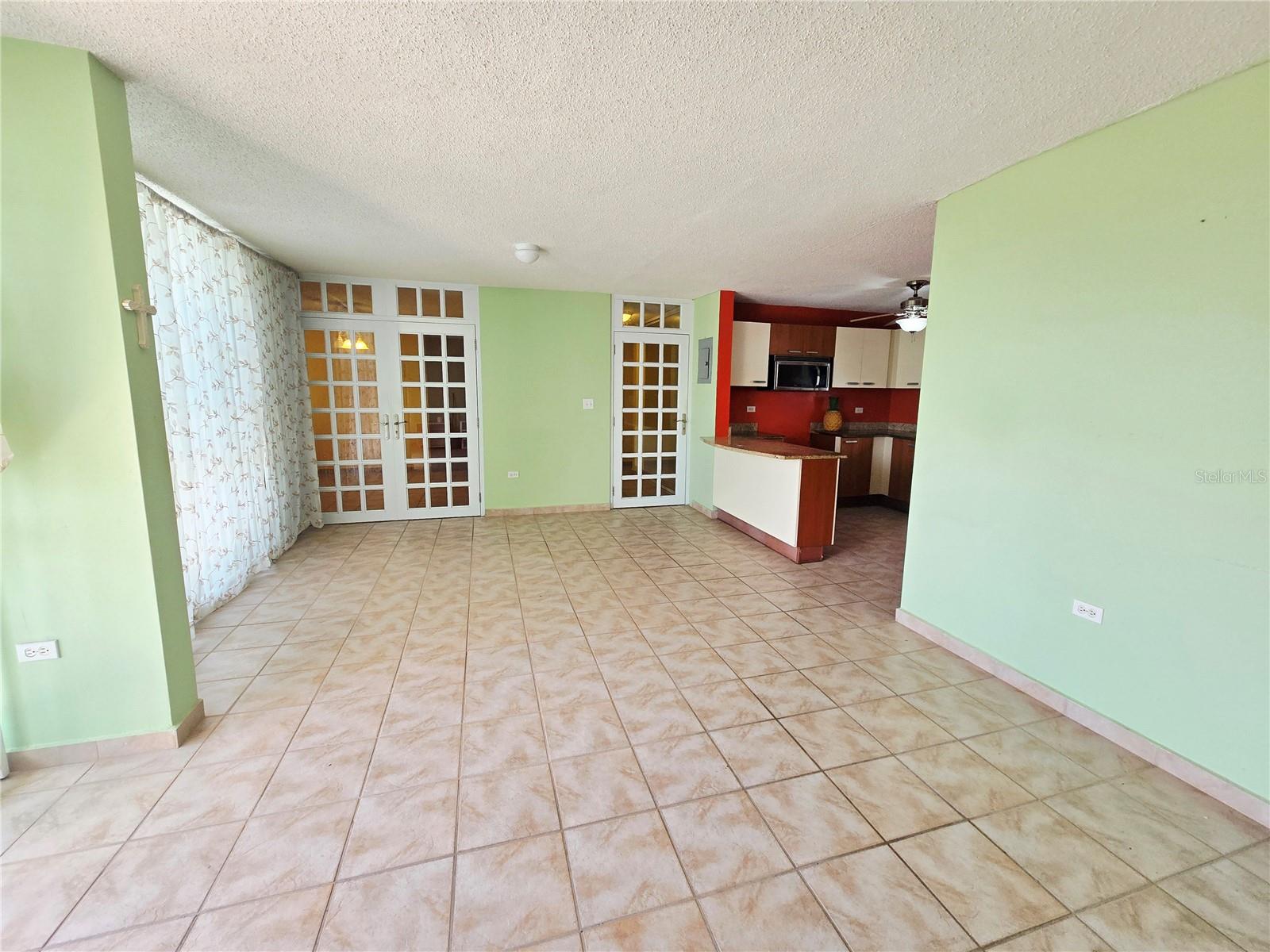 100 ESPIRITU SANTO 2-301